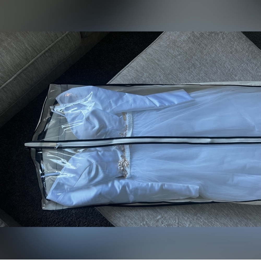 Gown - Picture 6 of 11